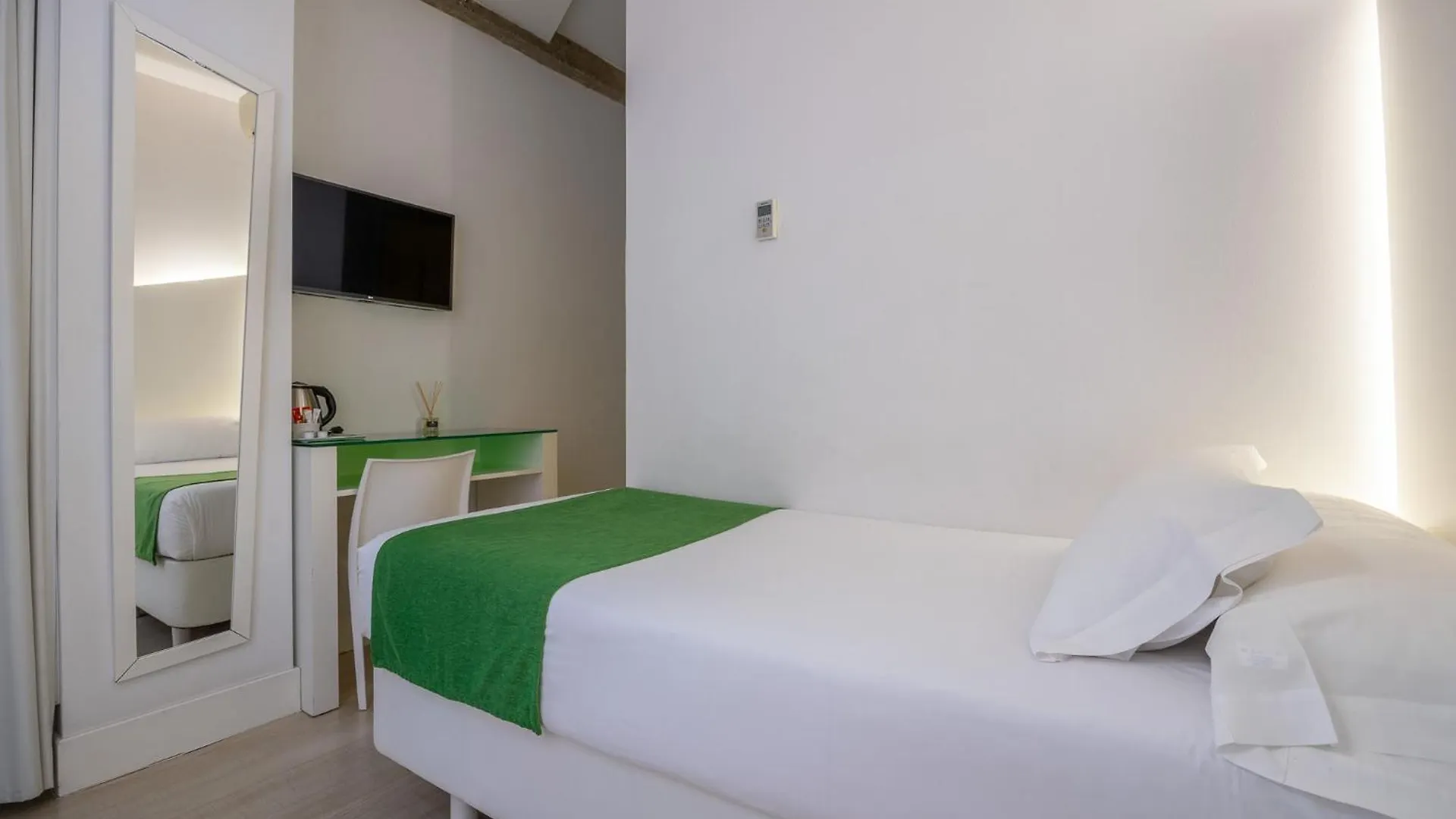Atarazanas Malaga Boutique Hotel ספרד